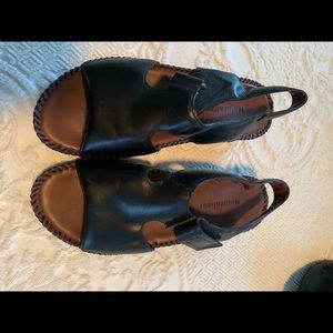 Cute black sandals NWOT